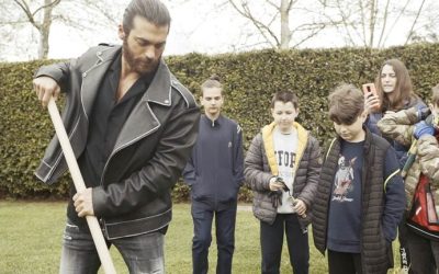 Can Yaman for Children in Aquarno for Earth Day 2022